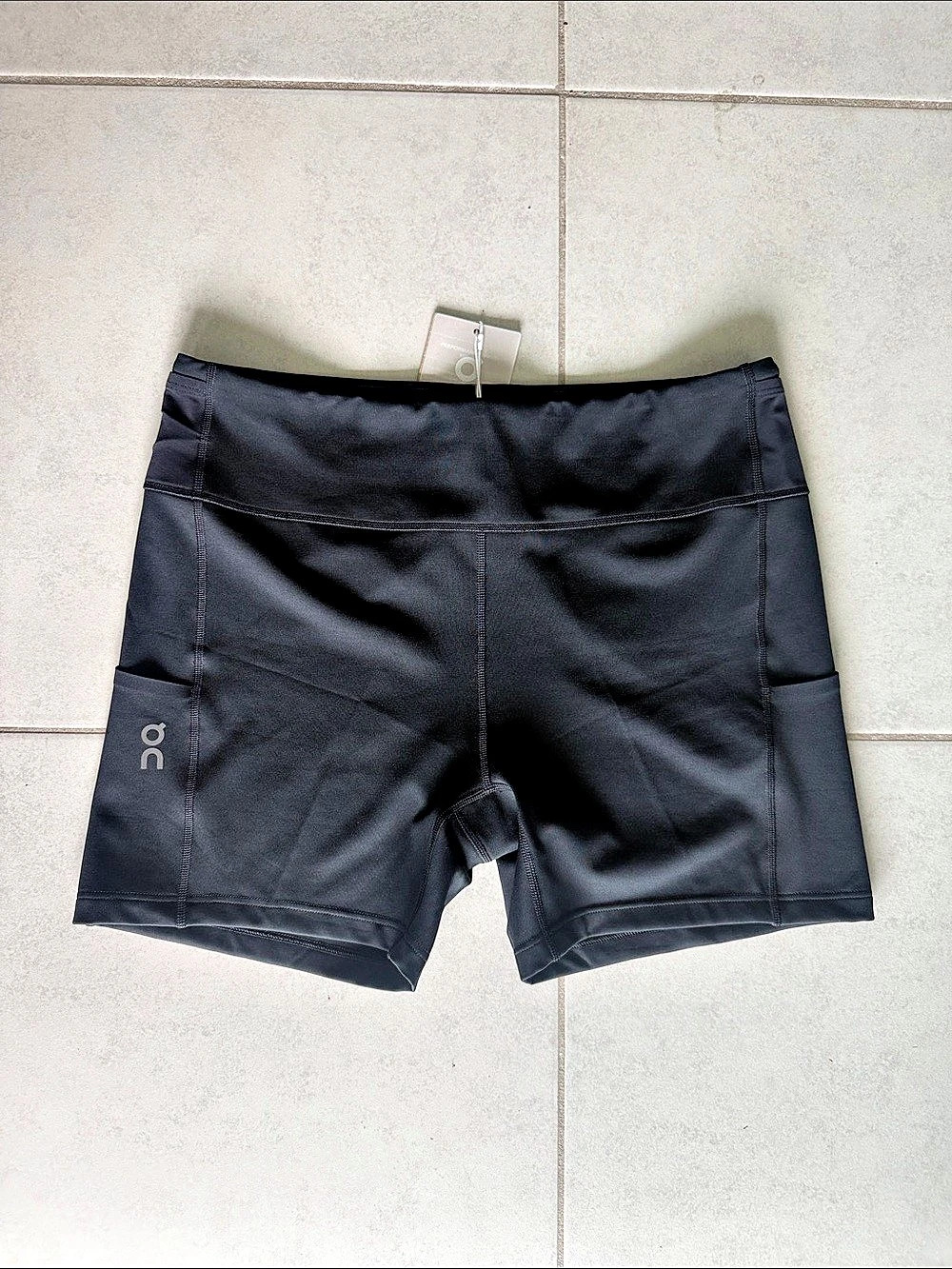On Performance Short Tights Athletic Shorts in Black XL
